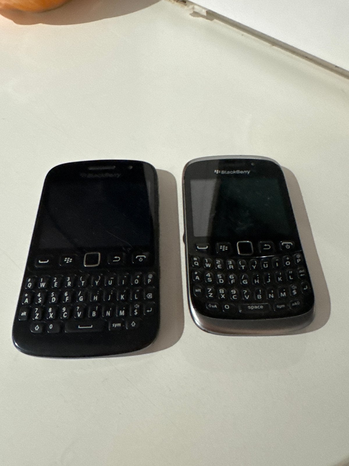 Twee BlackBerry telefoons (Bold 9790 en Curve 9360), Gebruikt, Zwart, Touchscreen, 3 tot 6 megapixel