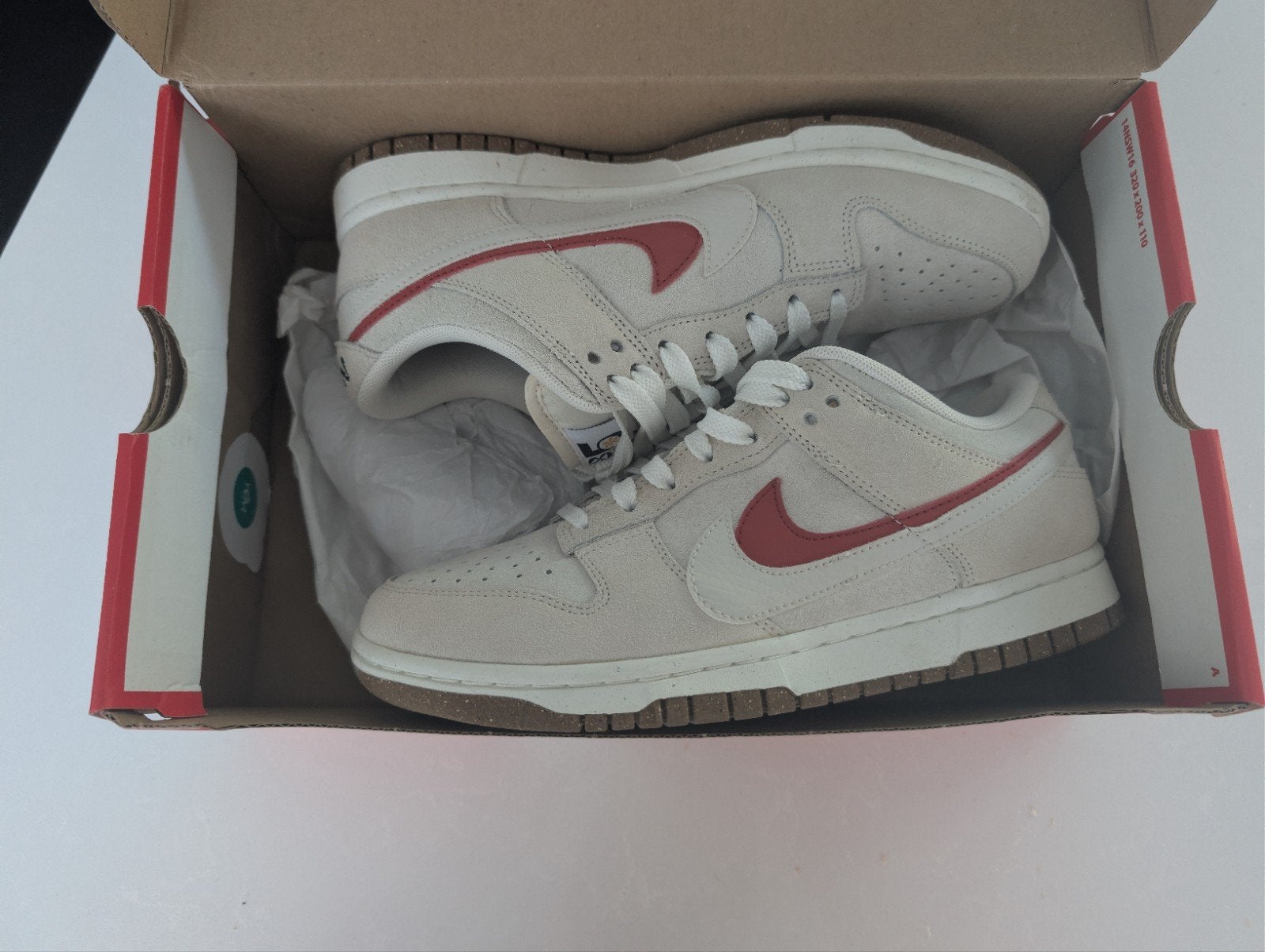 Nike Dunk Low SE Dames Sneakers 2022 - Nieuw in doos maat 39, Beige, Nike, Nieuw, Ophalen of Verzenden
