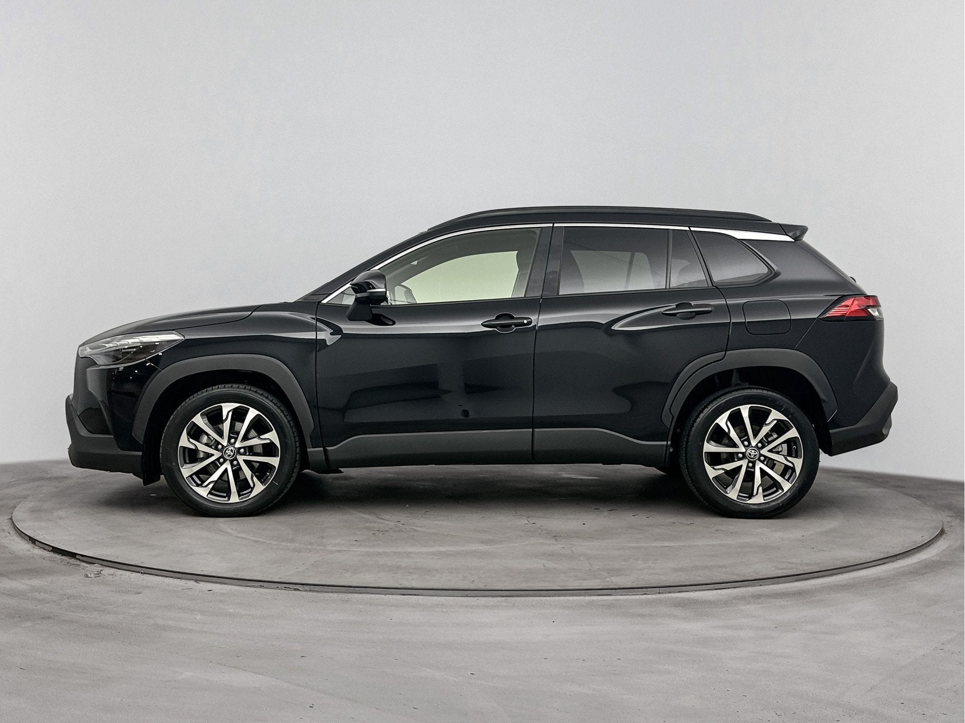 Toyota Corolla Cross Hybrid 140 Dynamic | Elek. Kofferklep |, 12 maanden, Stof, Gebruikt, Zwart