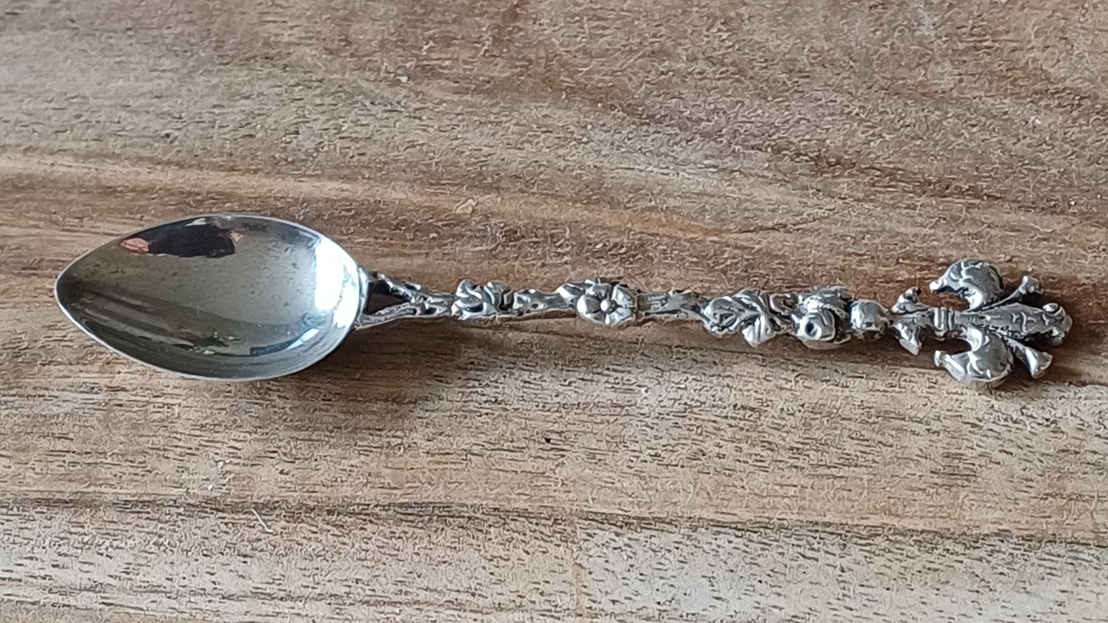 Antieke grotendeels zilveren lepeltje met Fleur-de-lis, Ophalen of Verzenden