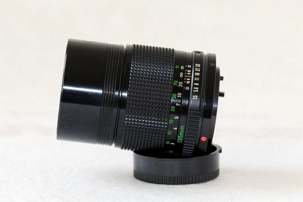 Analoog film-era Canon FDn 135mm f/3.5 lens – ZGAN!, Gebruikt, Canon, Canon FD, 135 mm