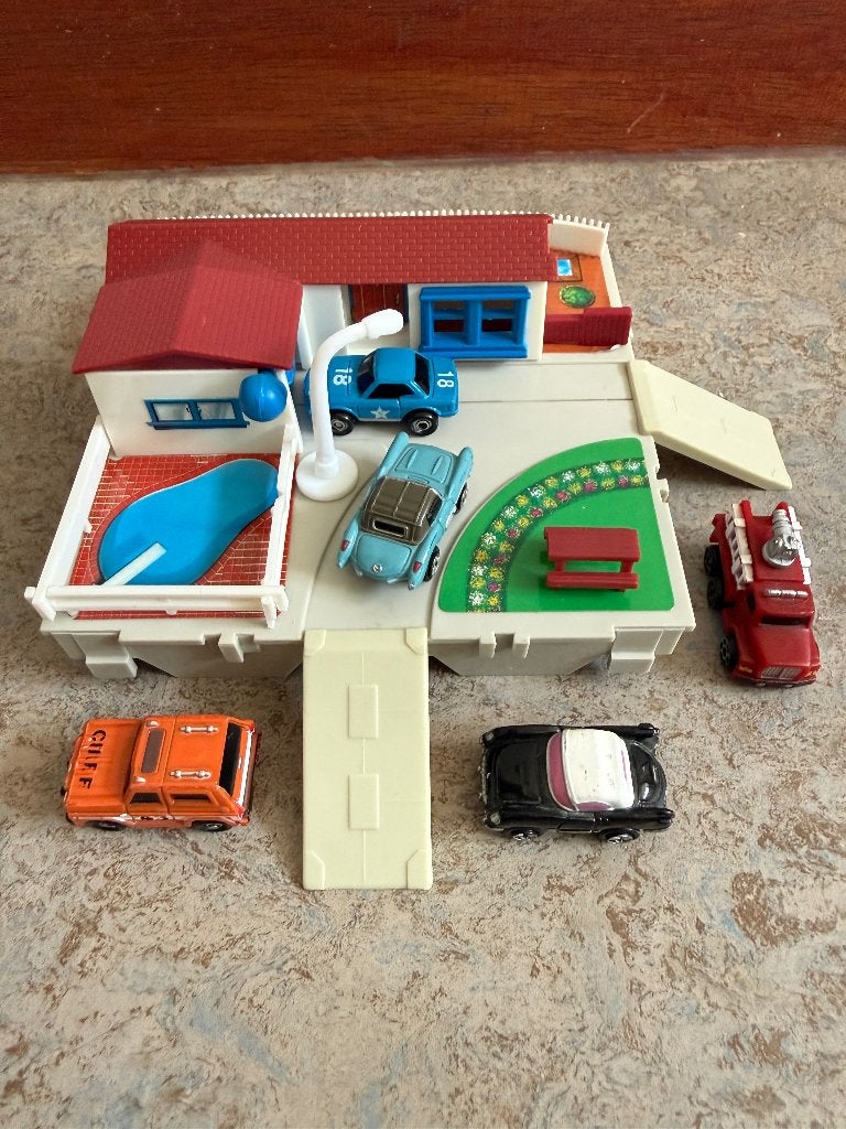 Micro machines travel city surburban house vintage speelset, Ophalen of Verzenden, Zo goed als nieuw