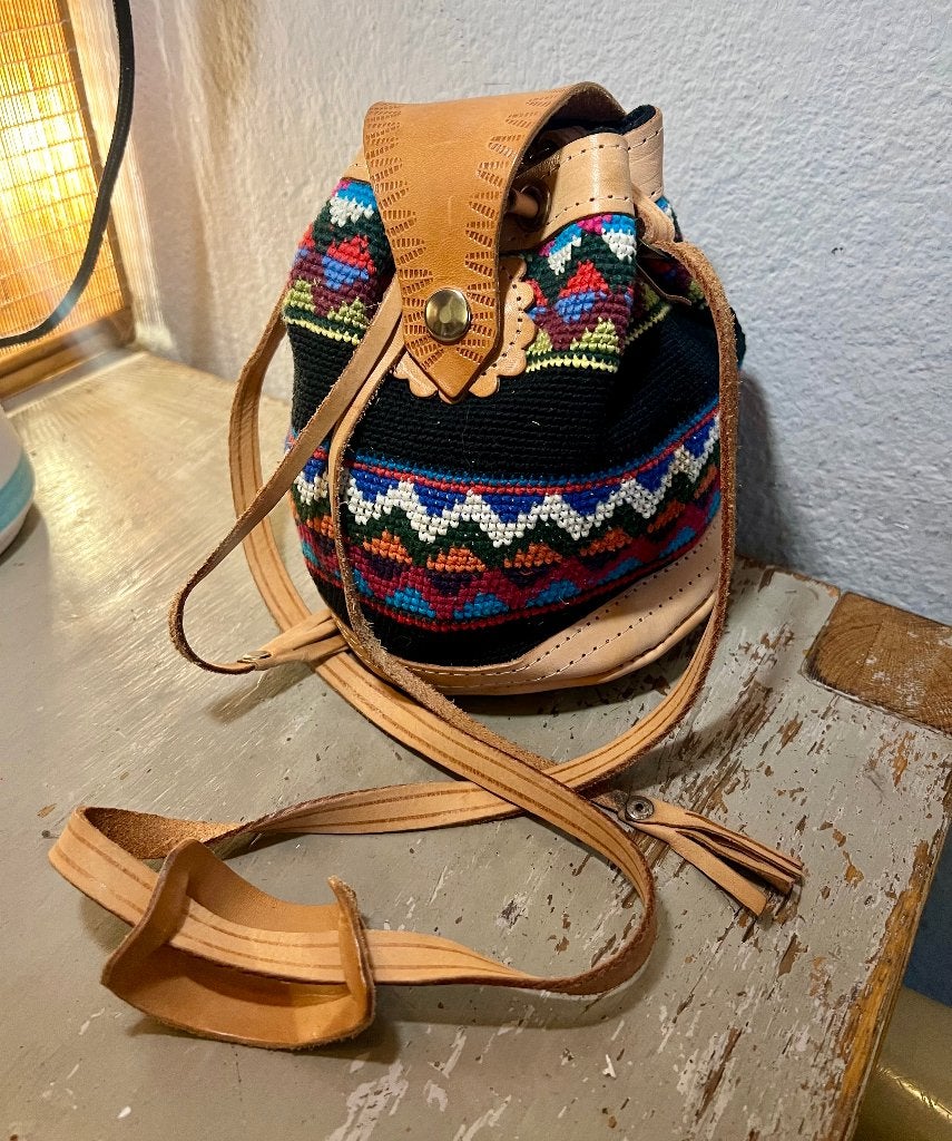 Vintage boho hippie kelim leren rugtasje rugzakje buideltas, Ophalen of Verzenden, Zo goed als nieuw, Overige kleuren, Schoudertasje