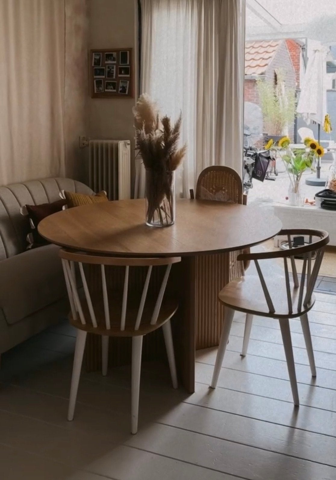 Stevige eettafel van Jysk, 2 jaar oud, lichte krassen, Huis en Inrichting, Tafels | Eettafels, Ophalen, Gebruikt, 100 tot 150 cm