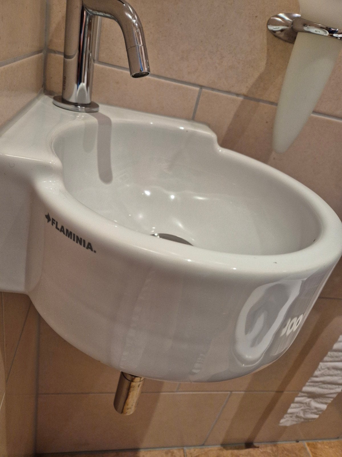 Compact hoekmodel WC fonteintje, Doe-het-zelf en Verbouw, Sanitair, Ophalen, Zo goed als nieuw, Wastafel