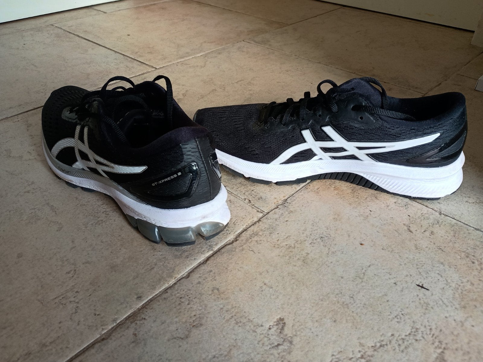 ASICS GT-Express 2 Hardloopschoenen maat 44, Sport en Fitness, Loopsport en Atletiek, Ophalen of Verzenden, Asics