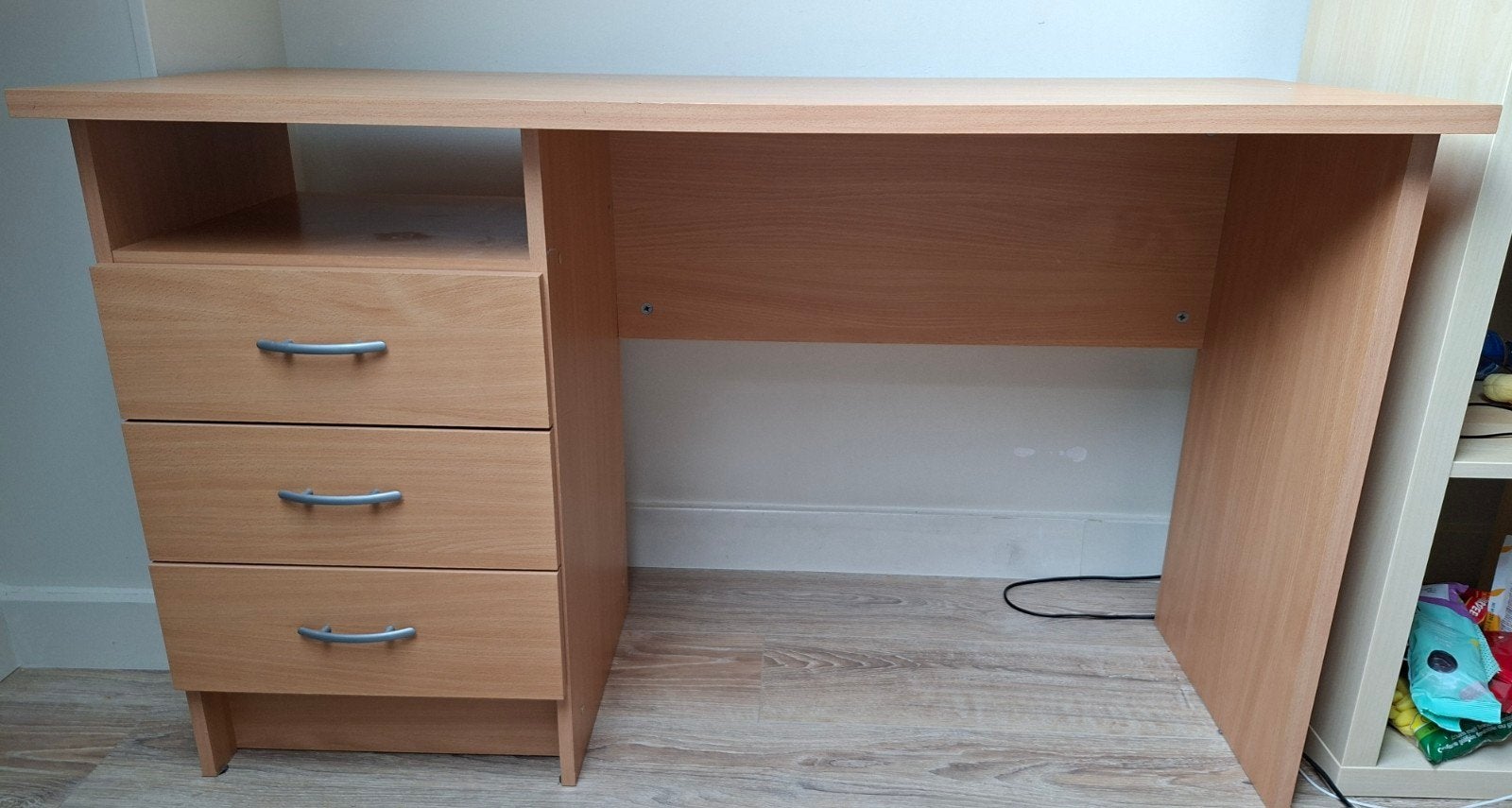 Bureau 120 x 48 x 73 cm, met 3 lades,voor €10,- ophalen, Huis en Inrichting, Gebruikt, 120 cm, 48 cm, Spaanplaat of MDF