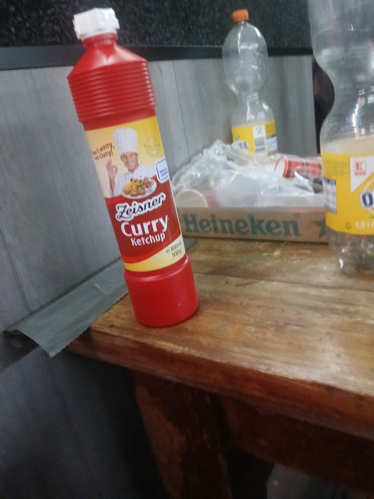 Half volle curry fles, Verzamelen, Automaten | Overige, Ophalen of Verzenden