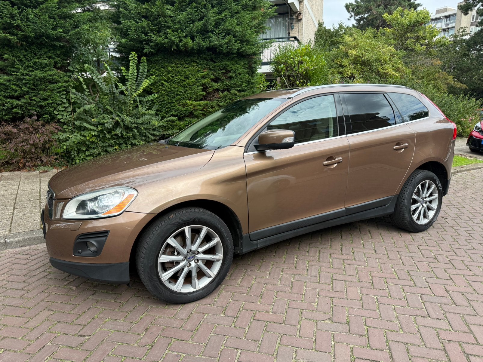 Volvo XC60 2.4 D AWD Geartronic 2009 Bruin, Automaat, 1716 kg, 197 €/maand, 163 pk