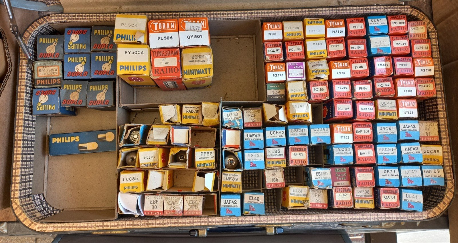Circa 400 radio buizen heel klein gedeelte  tv buizen, Antiek en Kunst, Ophalen