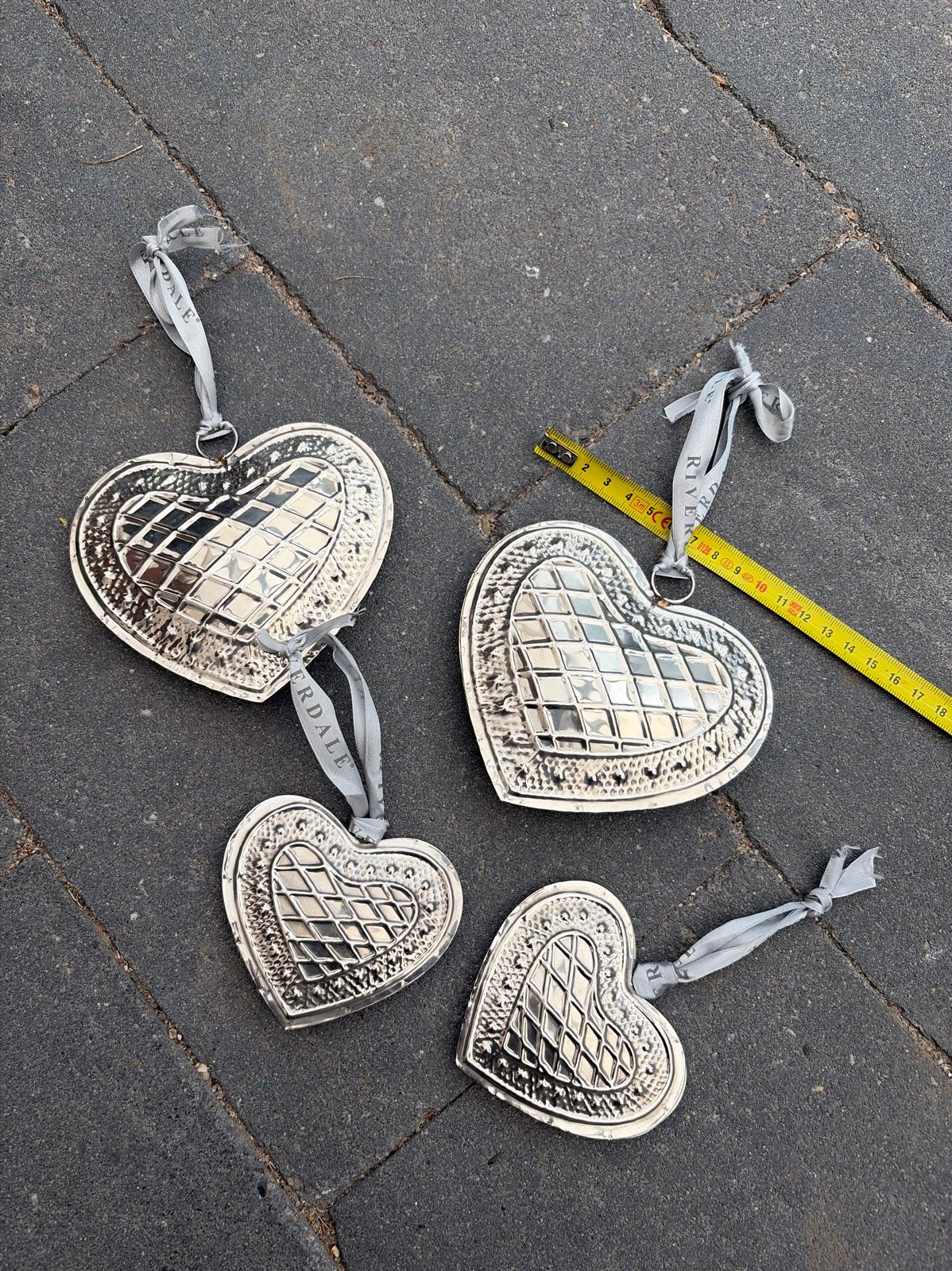 Riverdale zilverkleurige hartjes decoratie 4x hart, Ophalen of Verzenden, Zo goed als nieuw, Zilver, Metaal