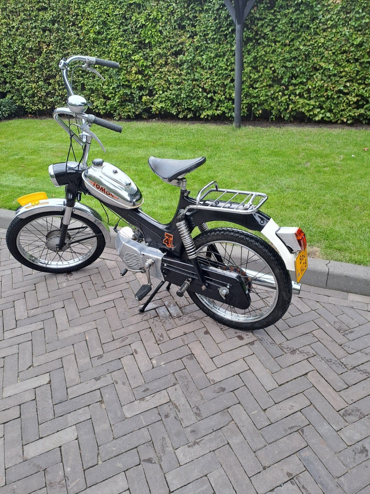 mooie tomos 4 tl bj 1987 in de kleur zwart met kenteken, Ophalen, Gebruikt, Maximaal 45 km/u, Standard