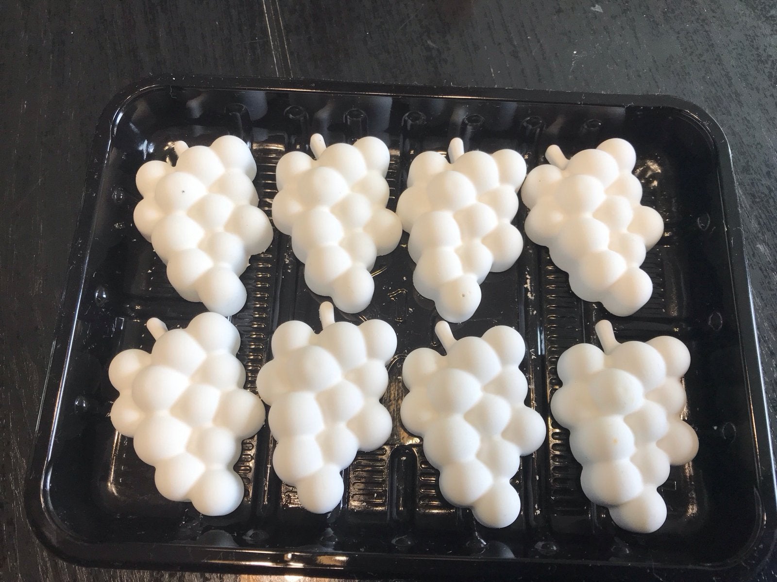 Witte druiventrossen van porselein poeder 8 stuks, Nieuw, Knutselmateriaal, Wit, Natuur en Bloemen