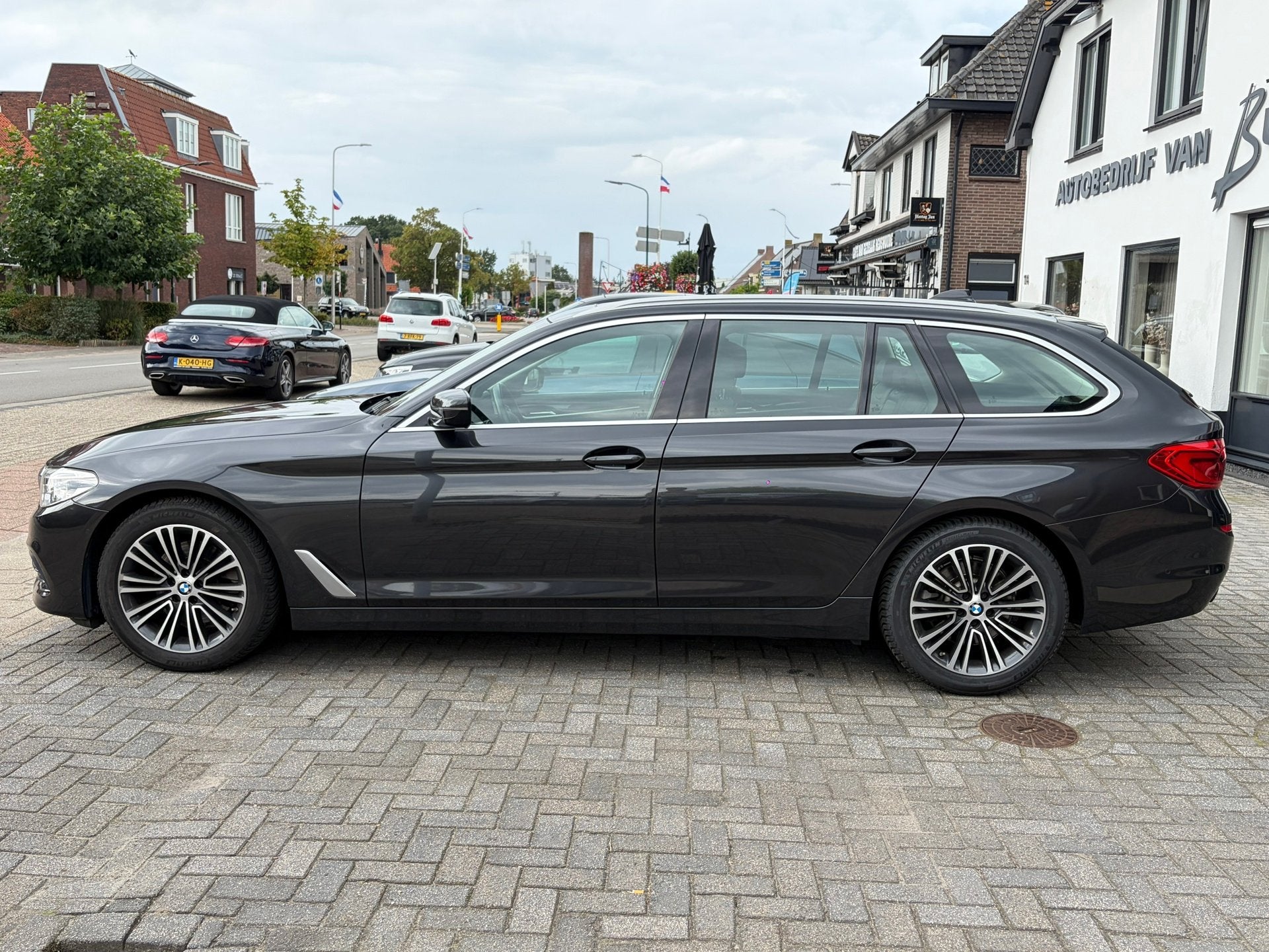 Foto 2 van BMW 5-serie Touring 520i High Executive Edition,Panoramadak,