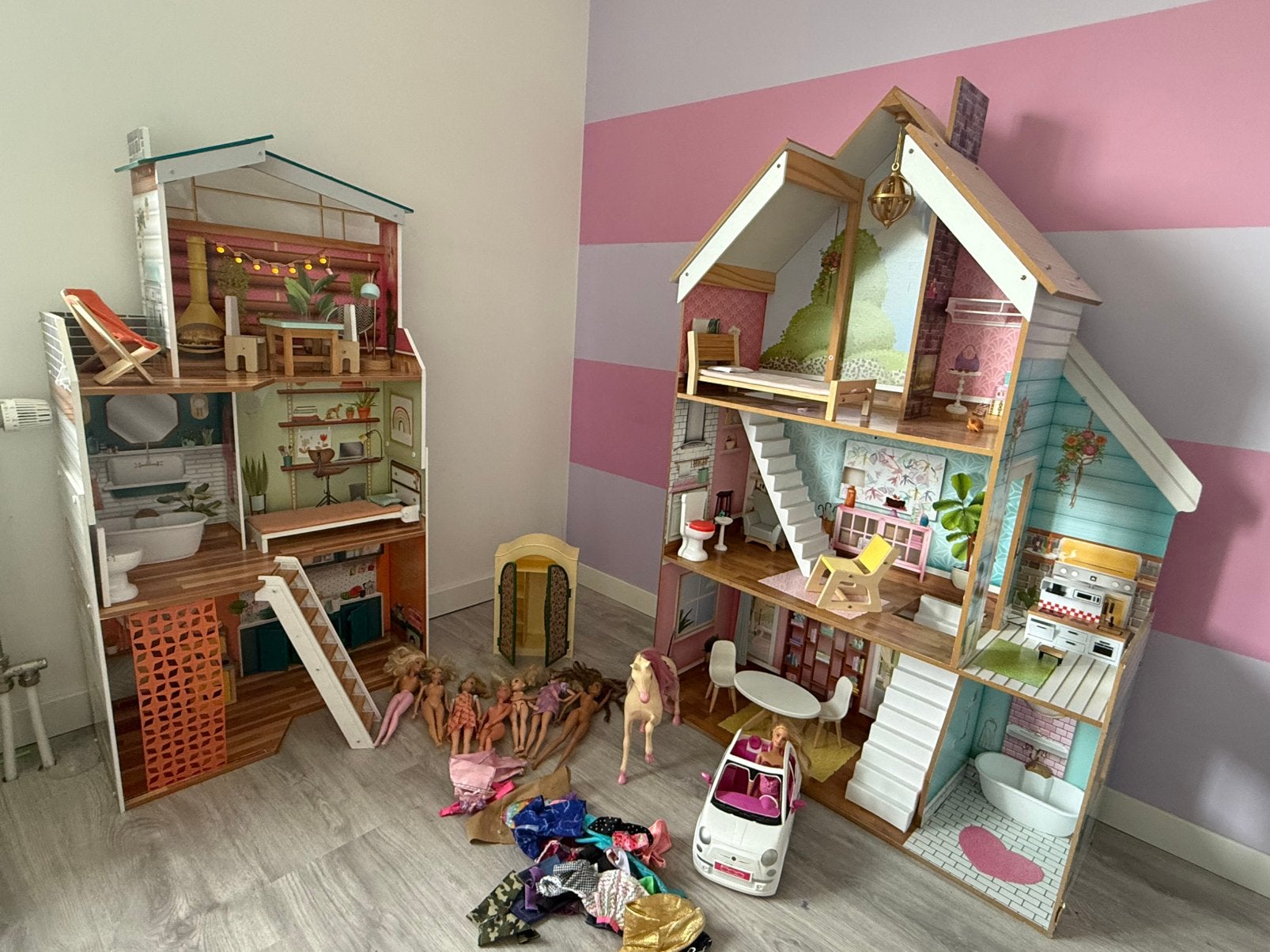 poppenhuis / barbiehuis, Kinderen en Baby's, Speelgoed | Poppenhuizen, Ophalen of Verzenden, Zo goed als nieuw, Poppenhuis