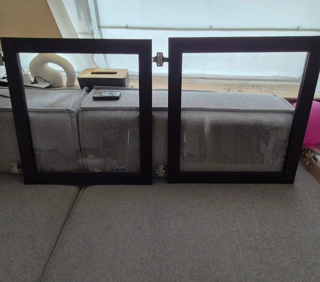 2x IKEA Bestå Sindvik vitrinedeuren 60x64cm zwartbruin, Ophalen, Gebruikt