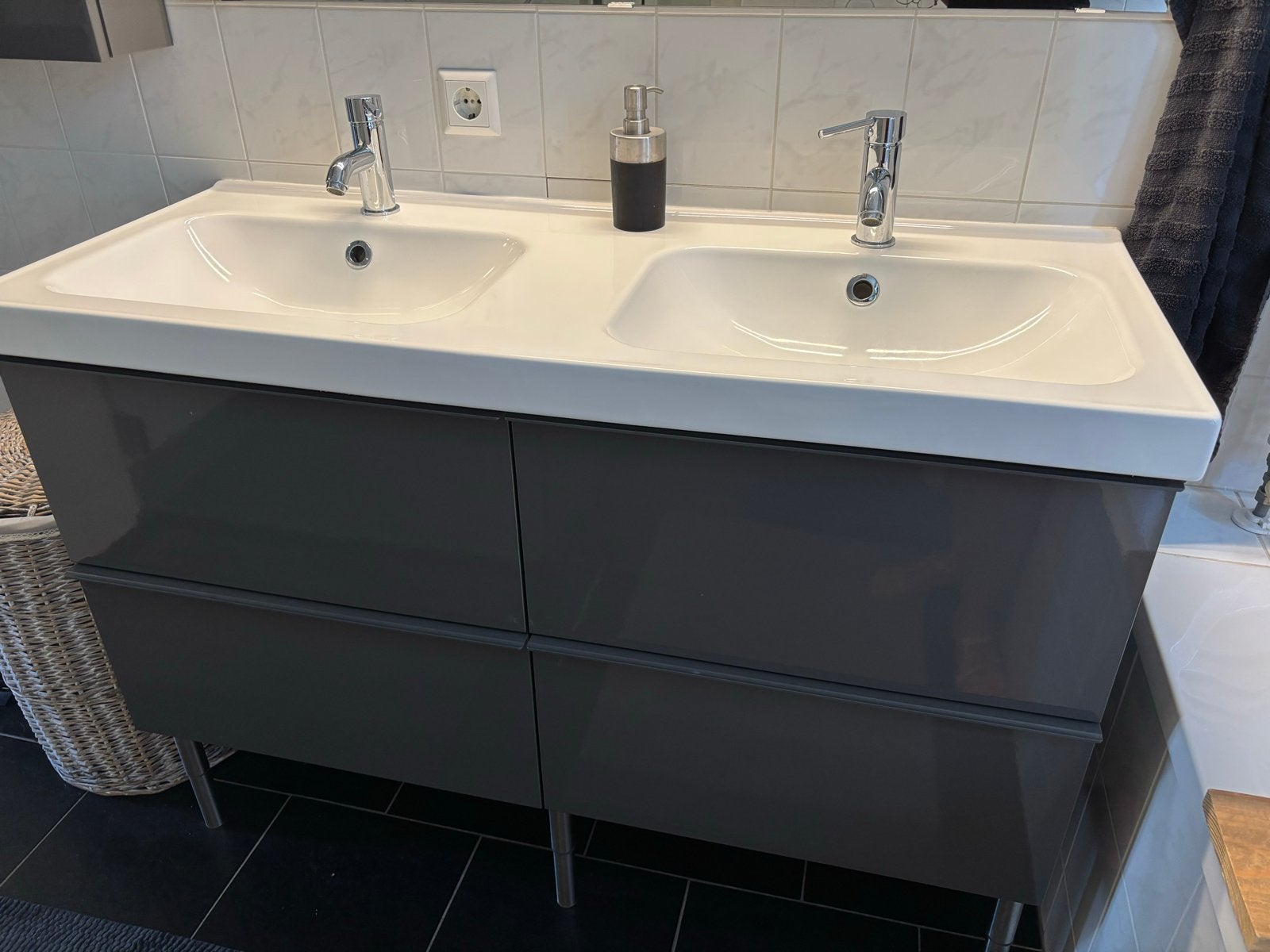 IKEA wastafelmeubel met dubbele wasbak, Ophalen, Gebruikt, 100 tot 150 cm, Minder dan 100 cm