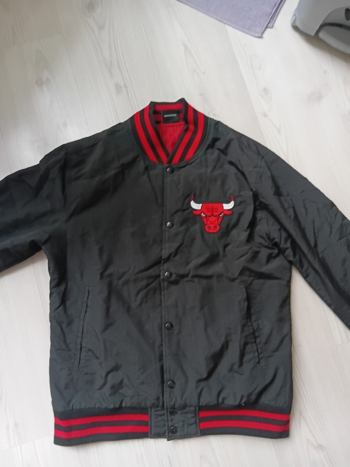 New Era Chicago Bulls jacket in size medium, Ophalen of Verzenden, Zo goed als nieuw, Maat 48/50 (M)