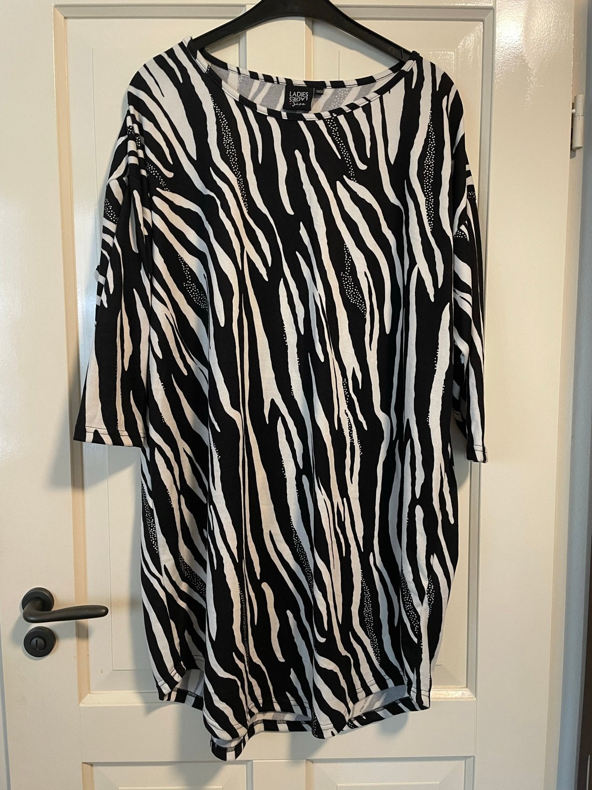 Zwart-witte zebraprint jurk/tuniek - Maat 50/52, Ophalen of Verzenden, Gedragen, Zwart, Jurk