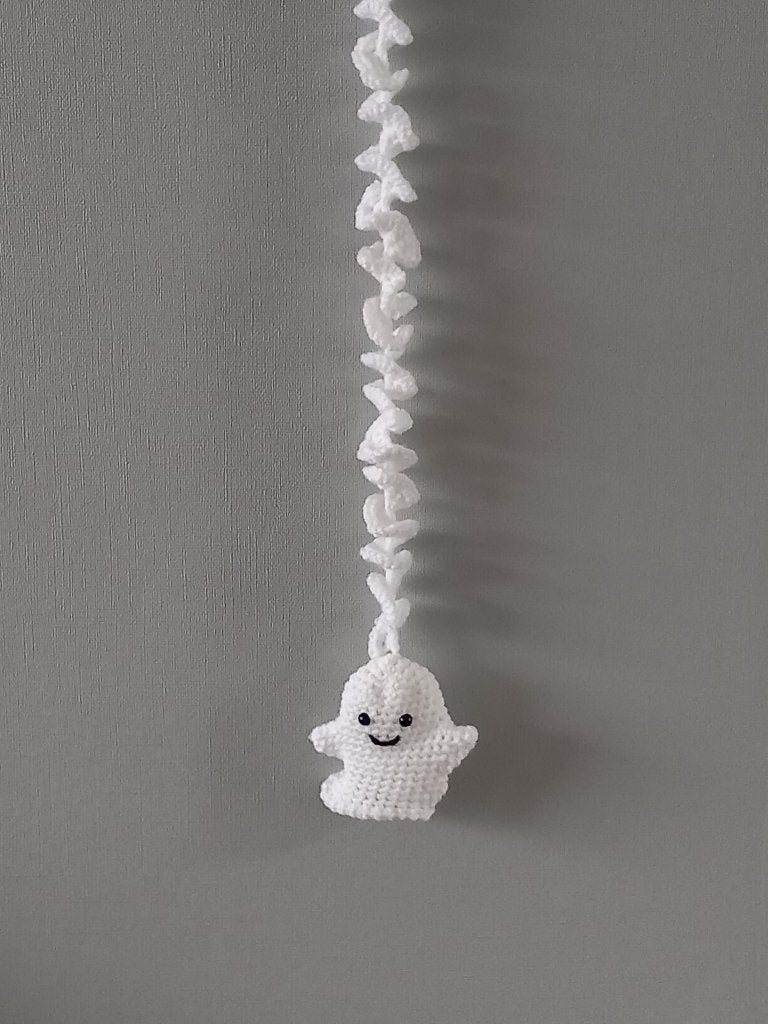 Gehaakte Geest Slinger - Halloween Decoratie, Ophalen of Verzenden, Nieuw, Versiering, Halloween of Griezel