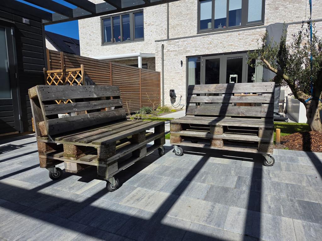 2 palletbanken op wieltjes, Tuin en Terras, Tuinsets en Loungesets, Gebruikt, Bank, Hout, Ophalen