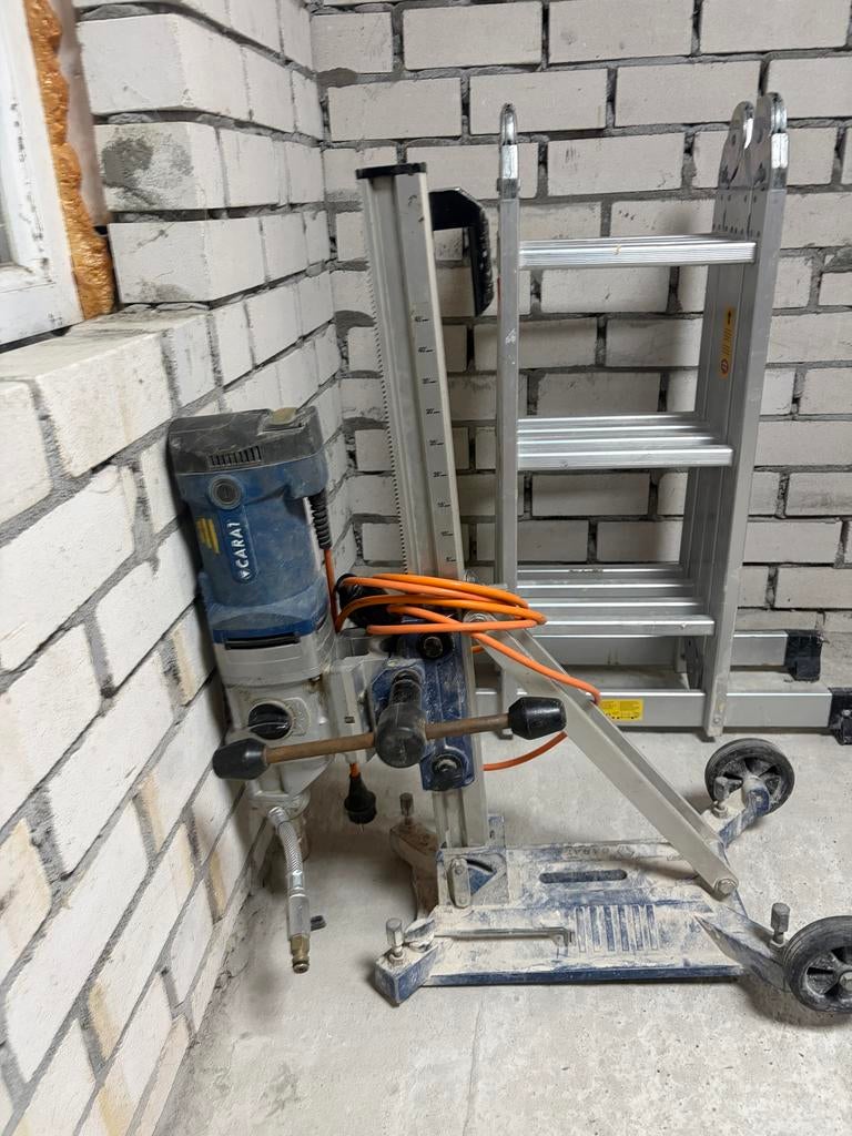 Betonboormachine Carat A-2510 met statief, Ophalen, Gebruikt, 600 watt of meer, Boormachine