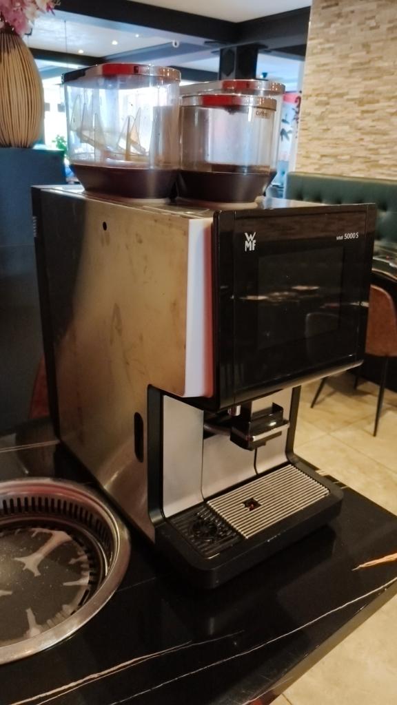WMF 5000S in topstaat – scherpe prijs!, Witgoed en Apparatuur, Koffiezetapparaten, Stoompijpje, Gemalen koffie, Gebruikt, 10 kopjes of meer