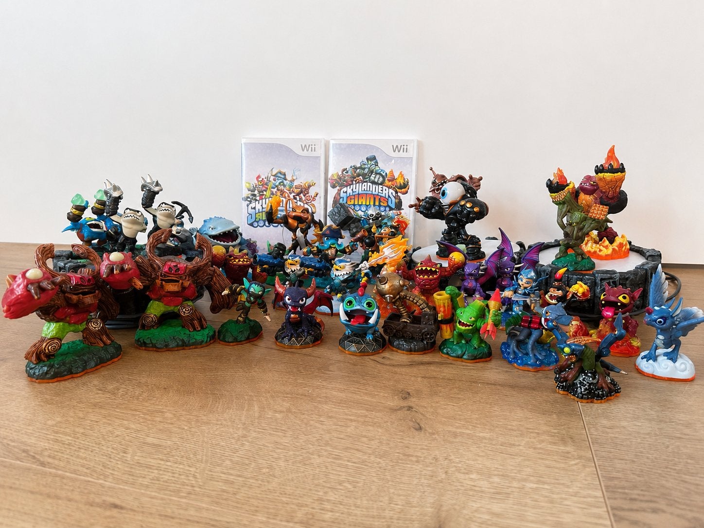 Skylanders Wii Set | 2 Games, 3 Portals & 40+ Figuren, Avontuur en Actie, 2 spelers, Ophalen of Verzenden, Zo goed als nieuw