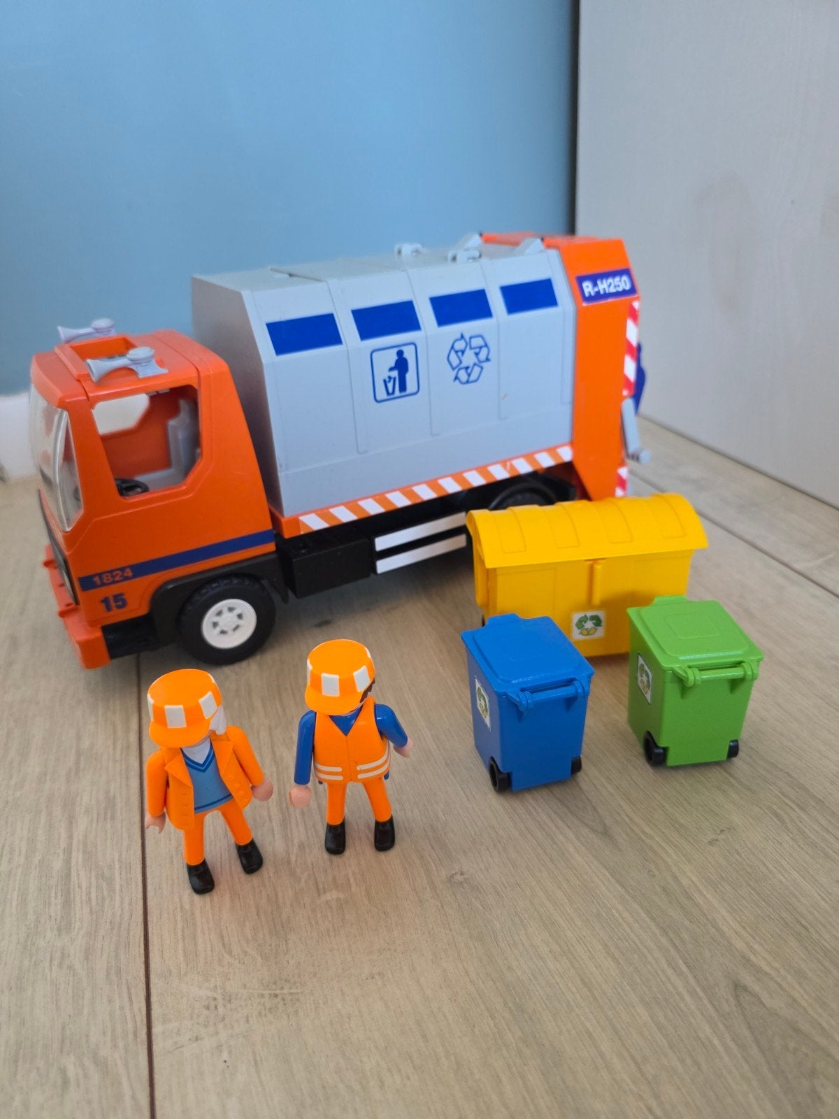 Playmobil vuilniswagen met poppetjes en containers, Ophalen of Verzenden, Gebruikt