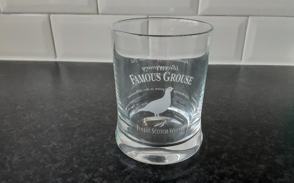 THE FAMOUS GROUSE 1800 - 2000 glas, Ophalen of Verzenden, Zo goed als nieuw, Borrel- of Shotglas