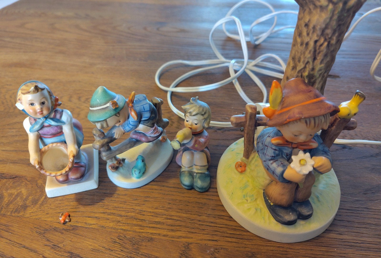 Originele Goebel Hummels, 3 beeldjes en lamp, Ophalen of Verzenden, Gebruikt, Hummel