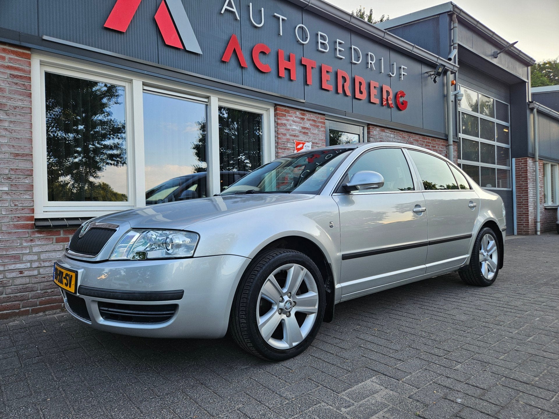 Skoda Superb 2.0 Business Edition Trekhaak! Airco/Clima! Net, Auto's, Skoda, Voorwielaandrijving, Gebruikt, 4 cilinders, 1984 cc