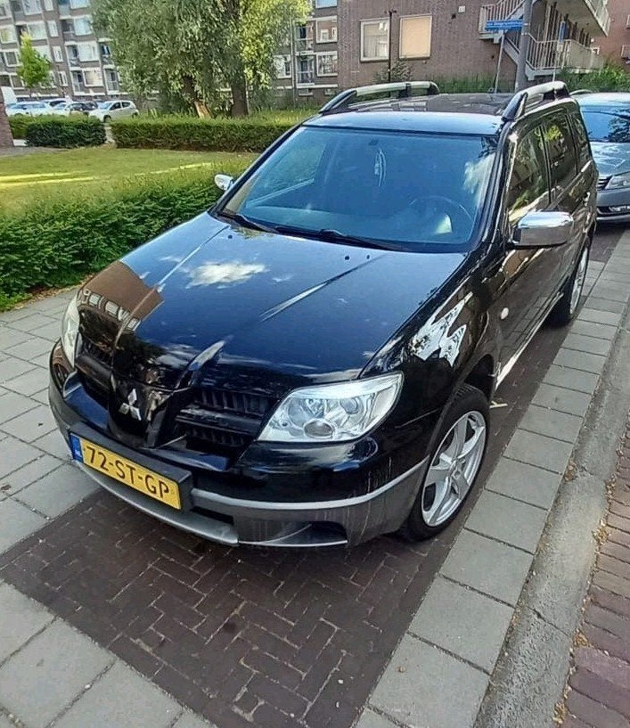 Foto 4 van Mitsubishi Outlander 2.0 MPI 2WD 2006 Zwart
