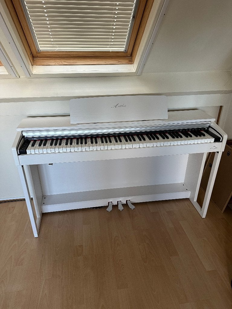 Amadeus D320 Digitale Piano Wit + Kruk – €550, Ophalen, Wit, Digitaal, Zo goed als nieuw