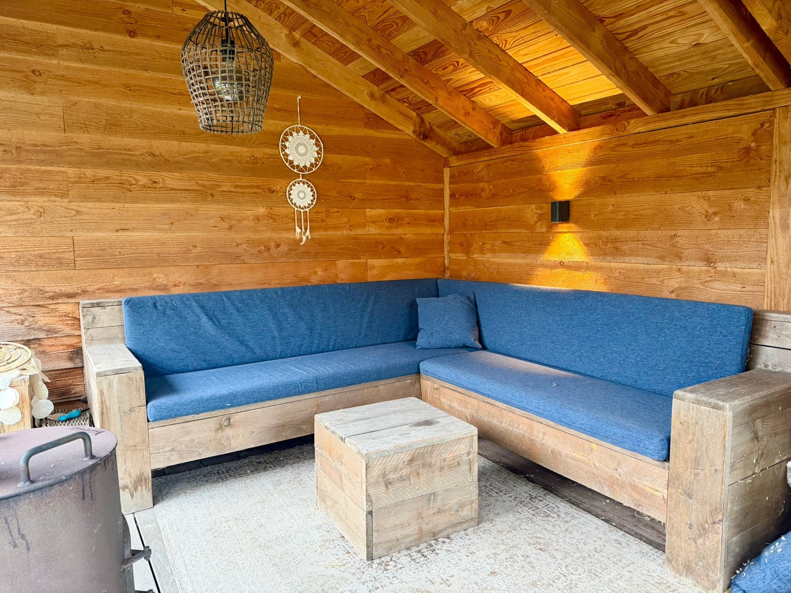 Steigerhouten hoekbank met kussens – 250x 258 cm, Ophalen, Gebruikt, Hoekbank, 75 tot 100 cm