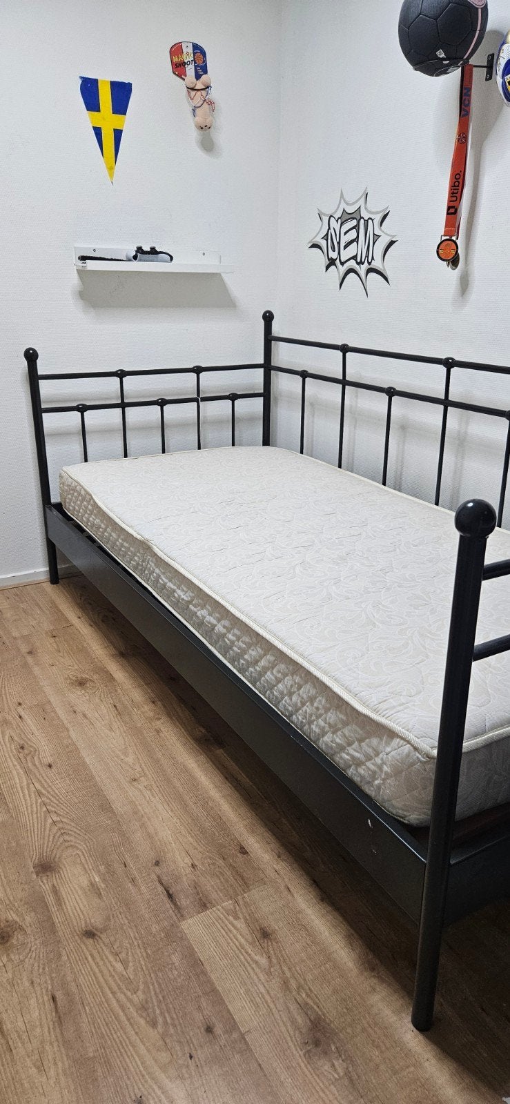 Eenpersoonsbed 90x200 met antraciet metalen frame, Huis en Inrichting, Ophalen, Gebruikt, 90 cm, Eenpersoons