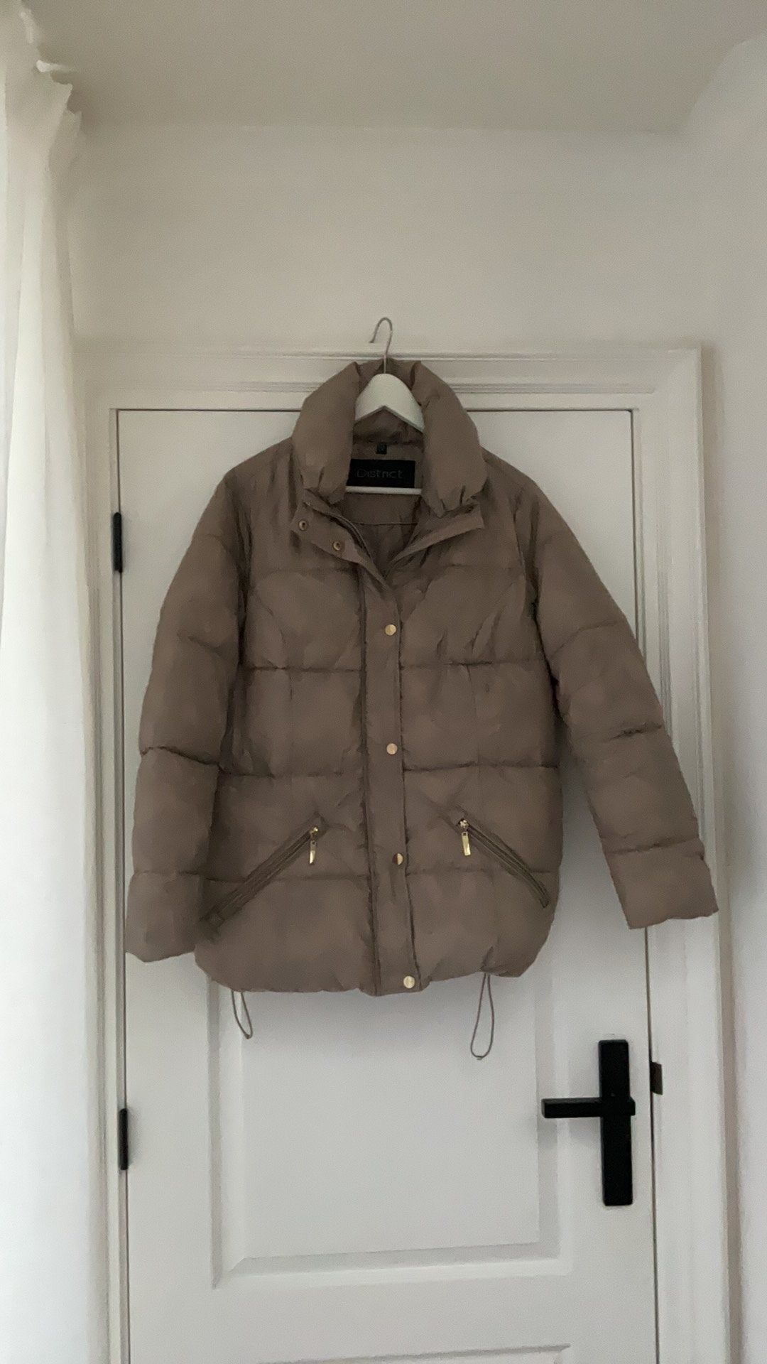 District winterjas maat 42/44 (L), Kleding | Dames, Ophalen of Verzenden, Zo goed als nieuw, Maat 42/44 (L), Beige