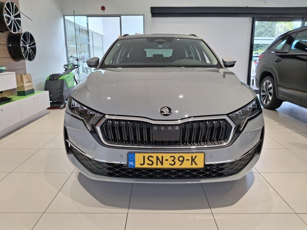 Skoda Octavia Combi 1.5 TSI MHEV Business Edition Plus | Aut, Auto's, Skoda, 1304 kg, Stof, 1498 cc, Euro 6