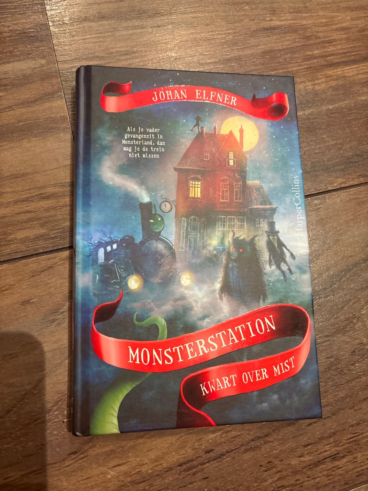 Monsterstation: Kwart over Mist - Johan Elfner, Ophalen of Verzenden, Zo goed als nieuw