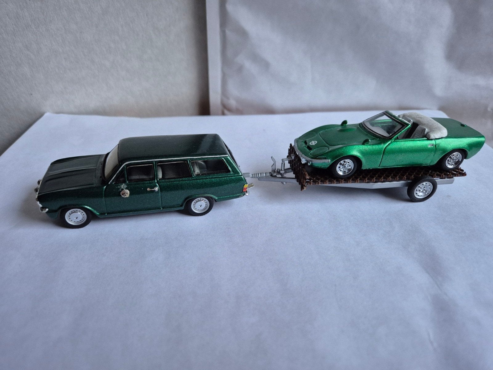 Opel Kadett B Caravan met Opel GT Cabrio inclusief trailer, Hobby en Vrije tijd, Modelauto's | 1:43, Ophalen of Verzenden, Gebruikt