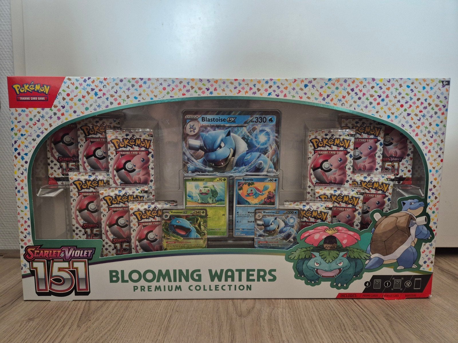 Pokémon 151: Blooming Waters Premium Collection - sealed, Ophalen, Nieuw, Booster, Foil