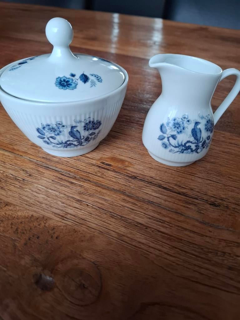 Suikerpot en melkkan met blauw bloemmotief, Overige typen, Ophalen of Verzenden, Zo goed als nieuw, Overige stijlen