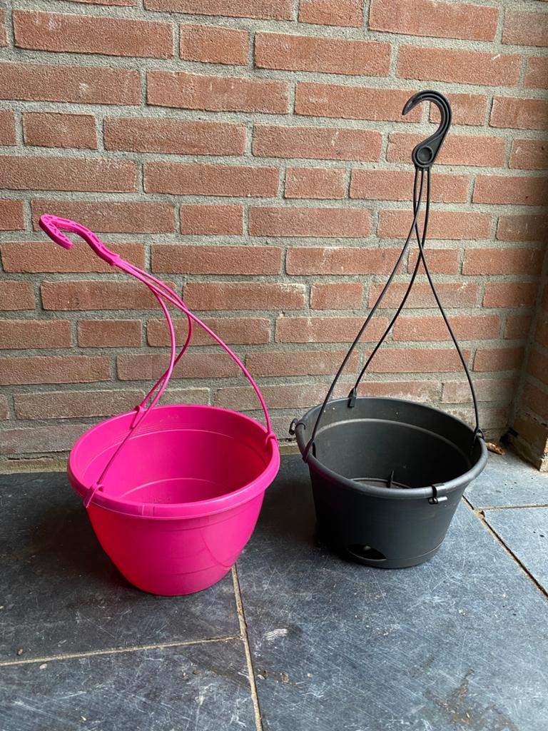 2 hangende plantenbakken (Elho) hanging baskets, Tuin en Terras, Kunststof, Minder dan 30 cm, Rond, Ophalen of Verzenden