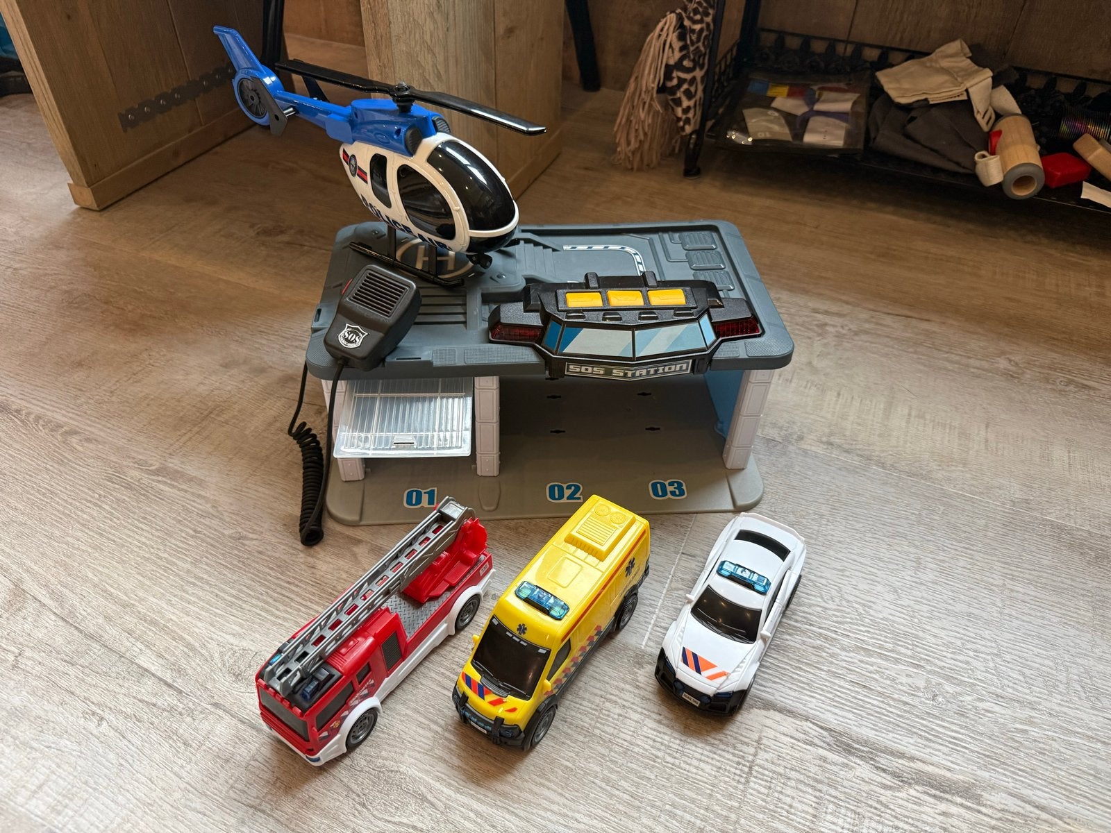 Dickie Toys SOS Station met voertuigen en portofoon, Ophalen of Verzenden, Gebruikt