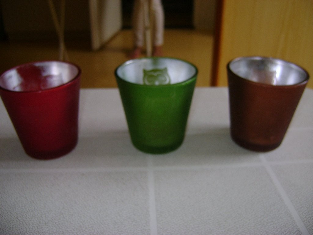 3 waxine glaasjes met weerskanten een uil 2rode 1groene, Waxinelichthouder, Ophalen of Verzenden, 6 cm, Rood
