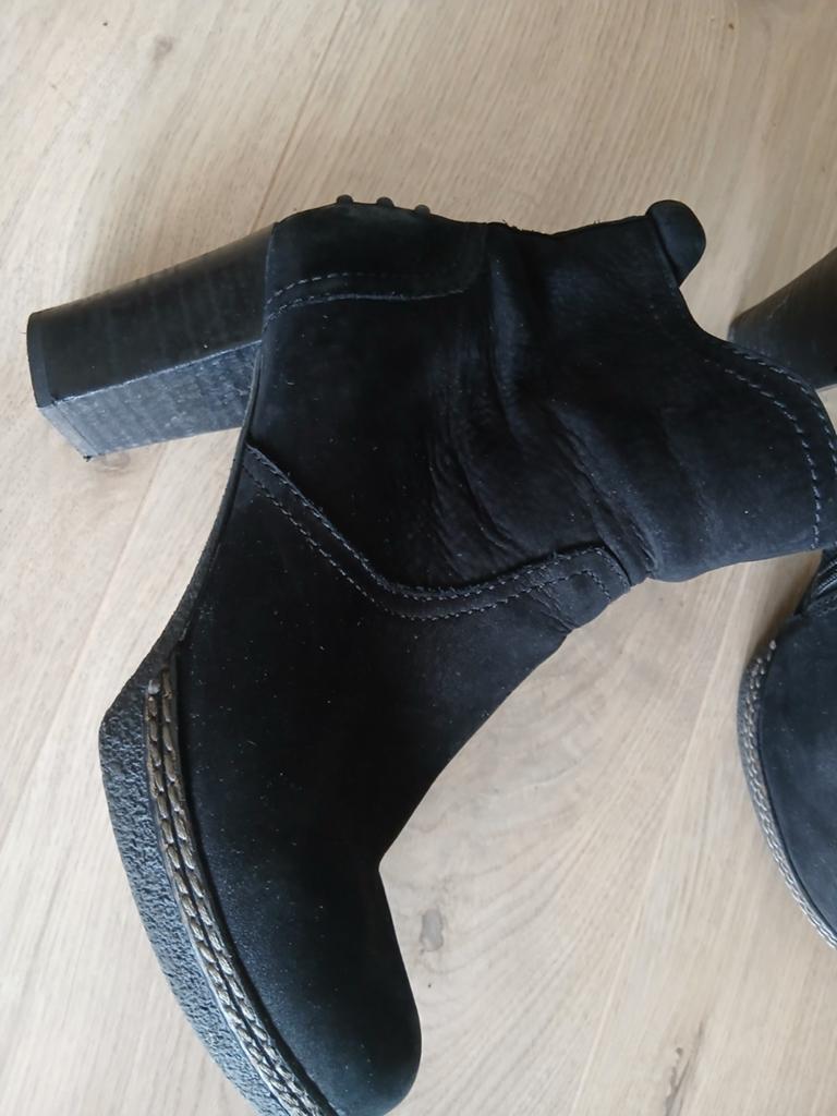 Zwart suede Gabor enkellaars., Kleding | Dames, Schoenen, Ophalen of Verzenden, Zo goed als nieuw, Zwart