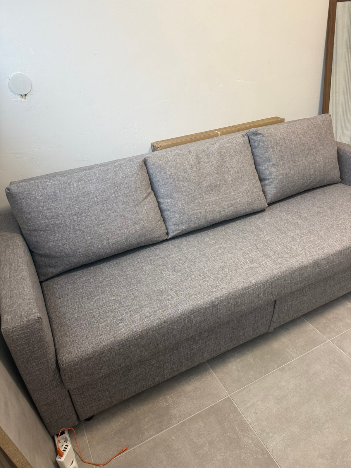 Foto 4 van FRIHETEN 3-zits slaapbank, Faringe lichtgrijs sofabed