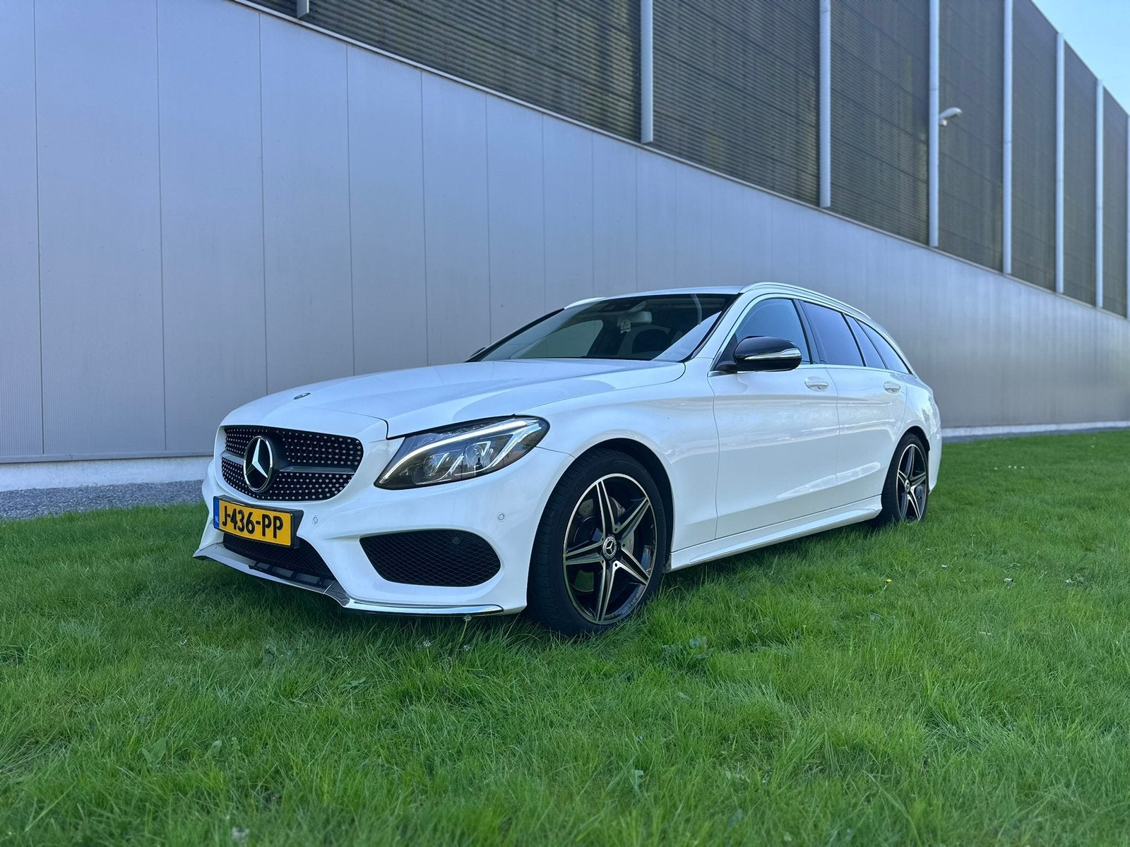Mercedes-Benz C-Klasse 2.0 C200 AMG AUT 2015 Wit, Achterwielaandrijving, 1800 kg, 4 cilinders, Wit