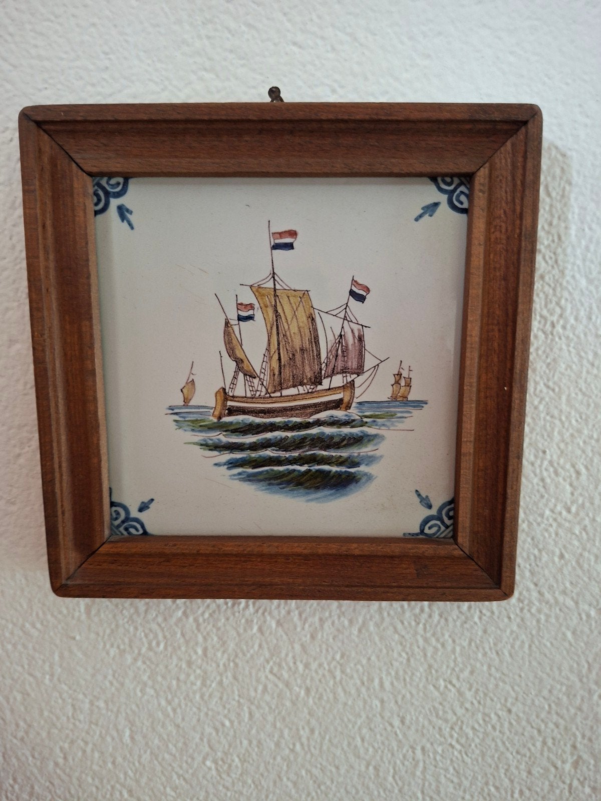 Delfts blauw tegeltableau met zeilschip in houten lijst, Ophalen of Verzenden