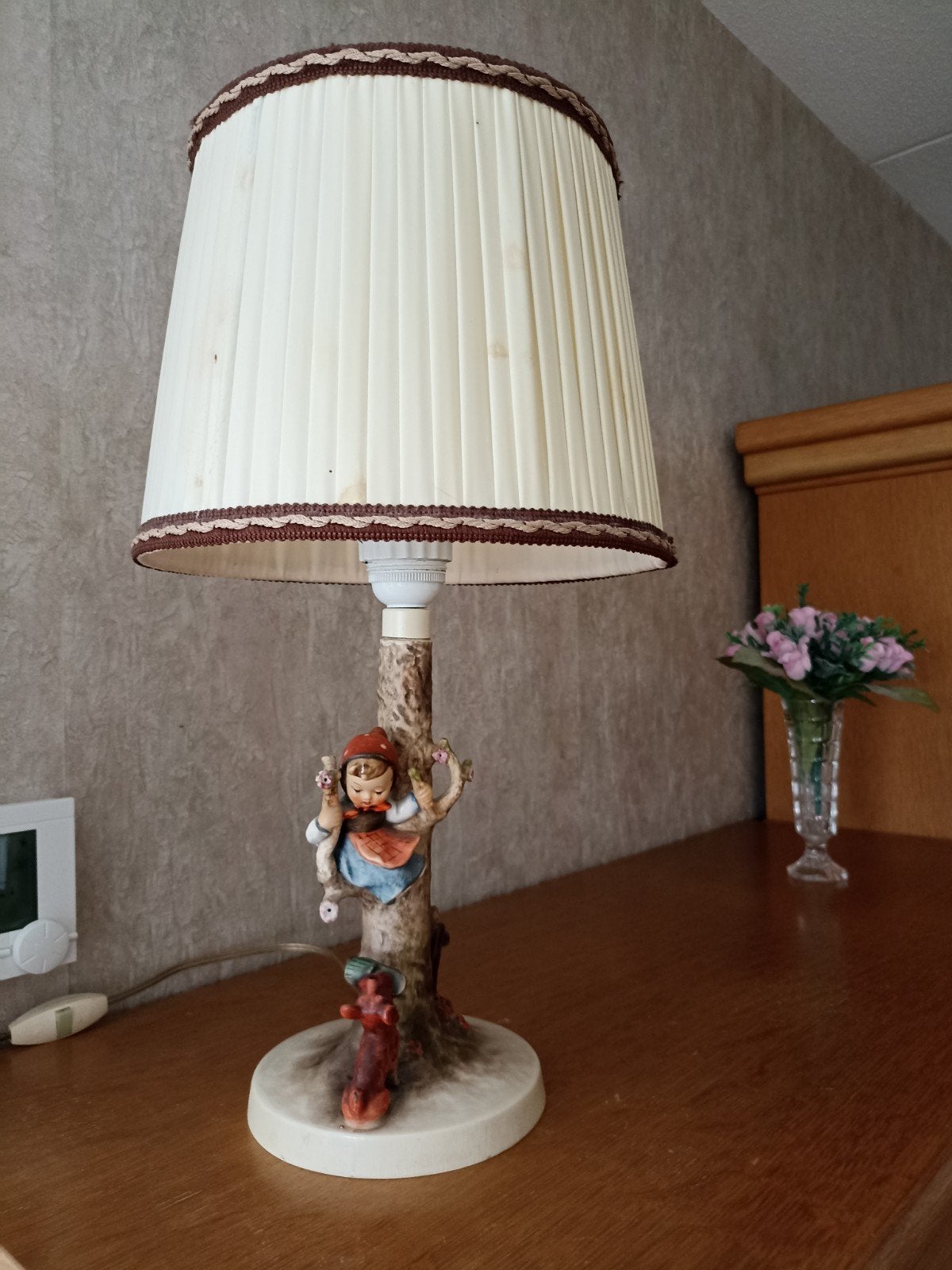 Vintage Hummel tafellamp met kindje en hondje voetjes kwijt, Ophalen